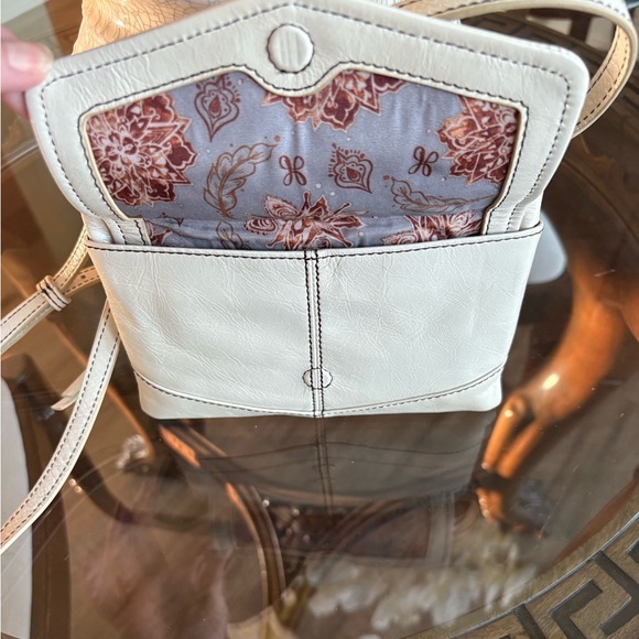🤍🤍HOBO BUTTERY SOFT LEATHER CREAM CROSSBODY BAG!🤍🤍 - Picture 5 of 7